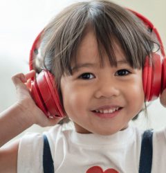 چگونگی تاثیر موسیقی بر مغز و رفتار کودک